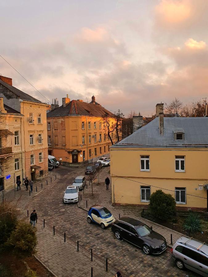 Homey Apartment On Vicheva Str. Львов Экстерьер фото