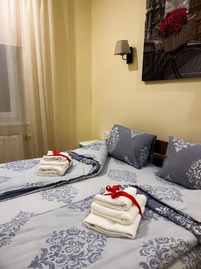 Homey Apartment On Vicheva Str. Львов Экстерьер фото